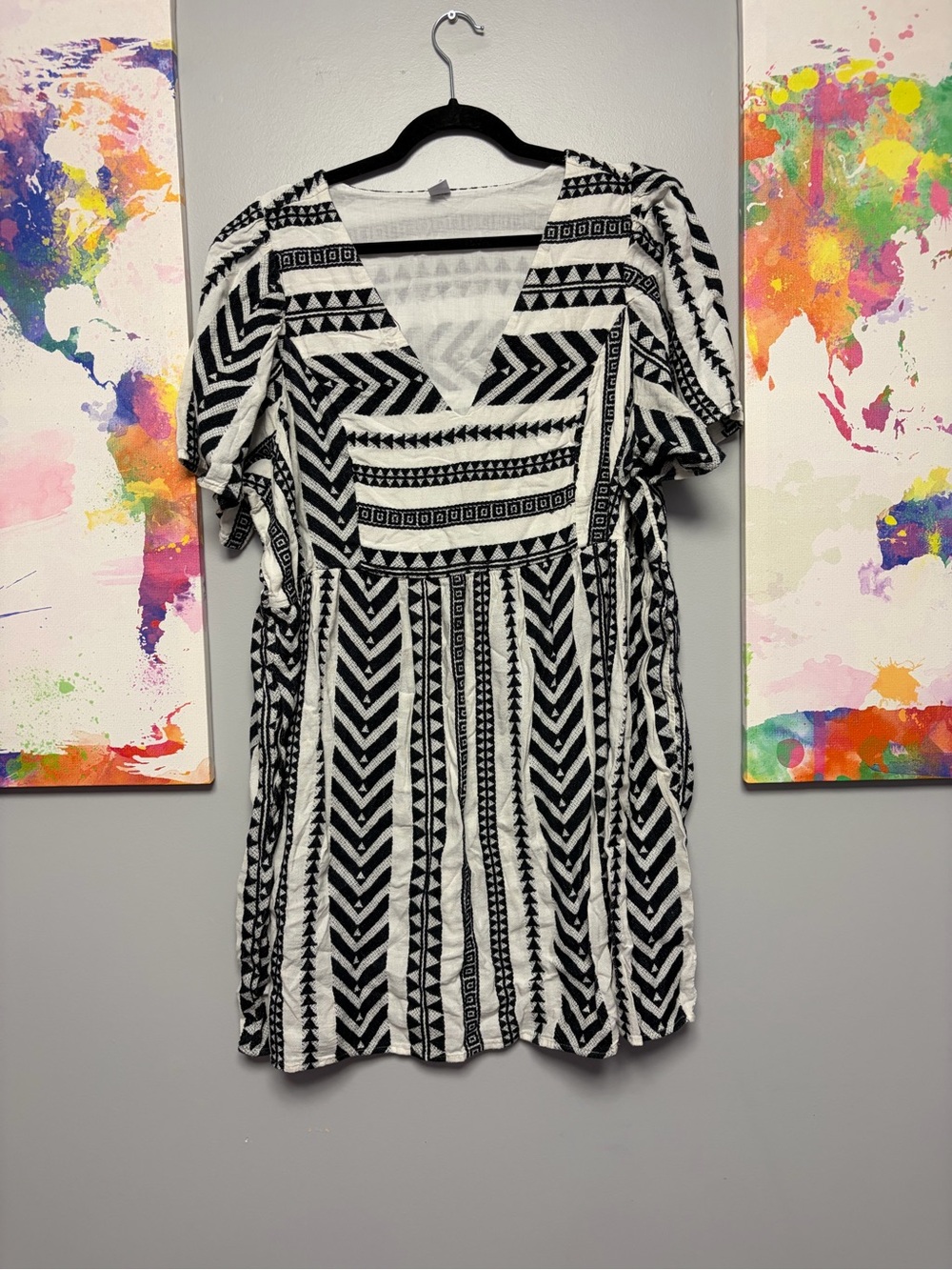 Old Navy Black and White Geometric V-Neck Midi Dress